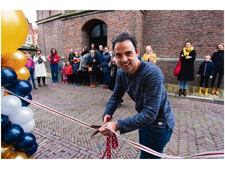 Enorme drukte bij opening Boekhandel het Pakhuys in Edam